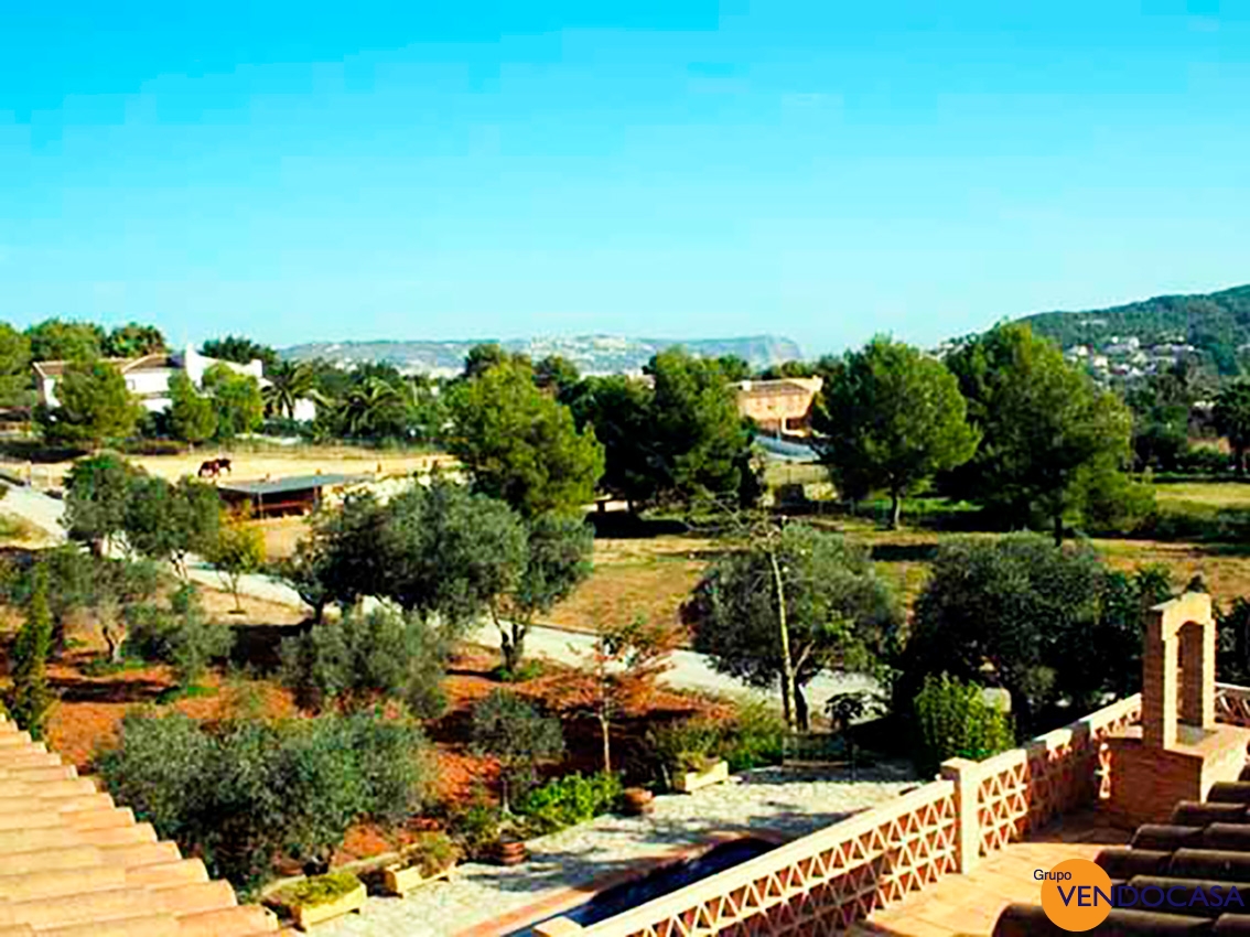 Superb Finca with horses & stables