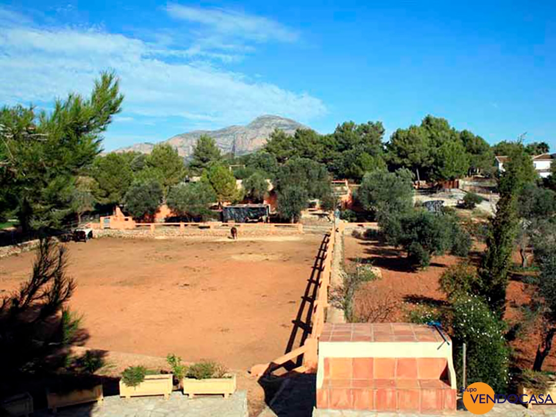 Superb Finca with horses & stables