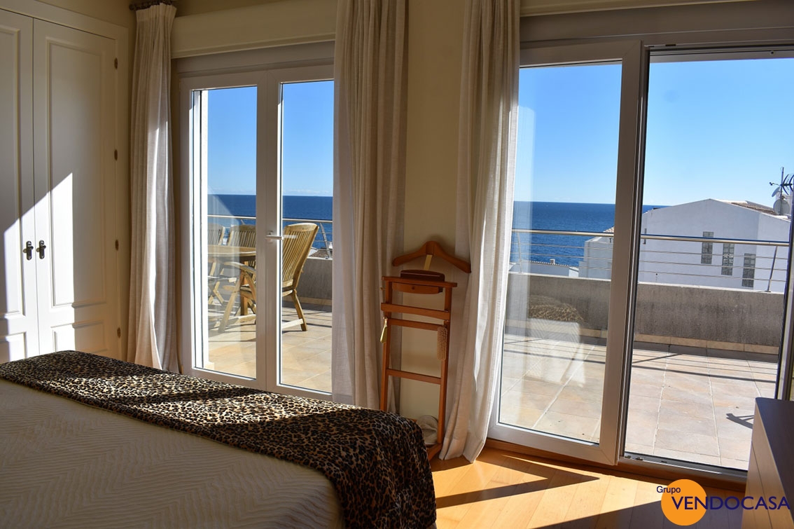 LUXURY PENTHOUSE WITH SUBERB SEA VIEW title=