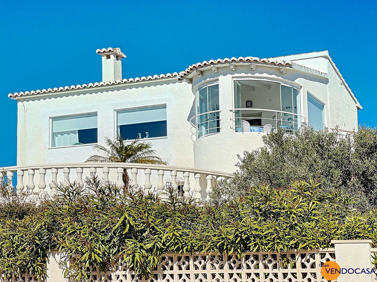 Nice mediterranean villa with panoramic seaviews