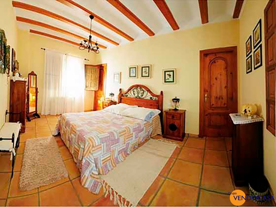 Superb Finca with horses & stables