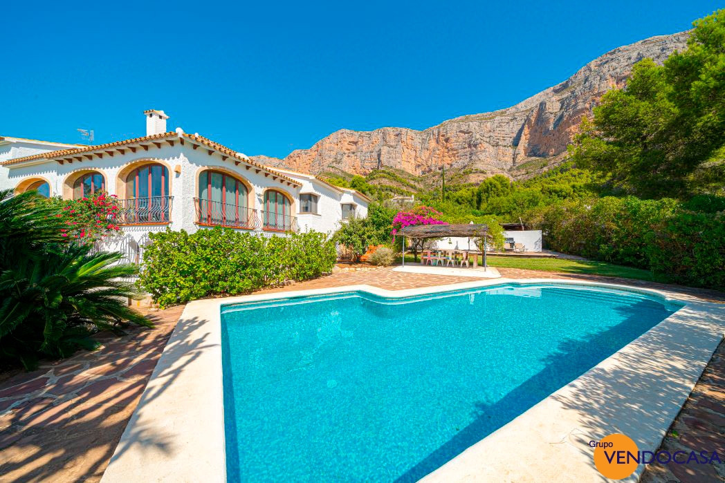 Stunning luxury villa at montgo