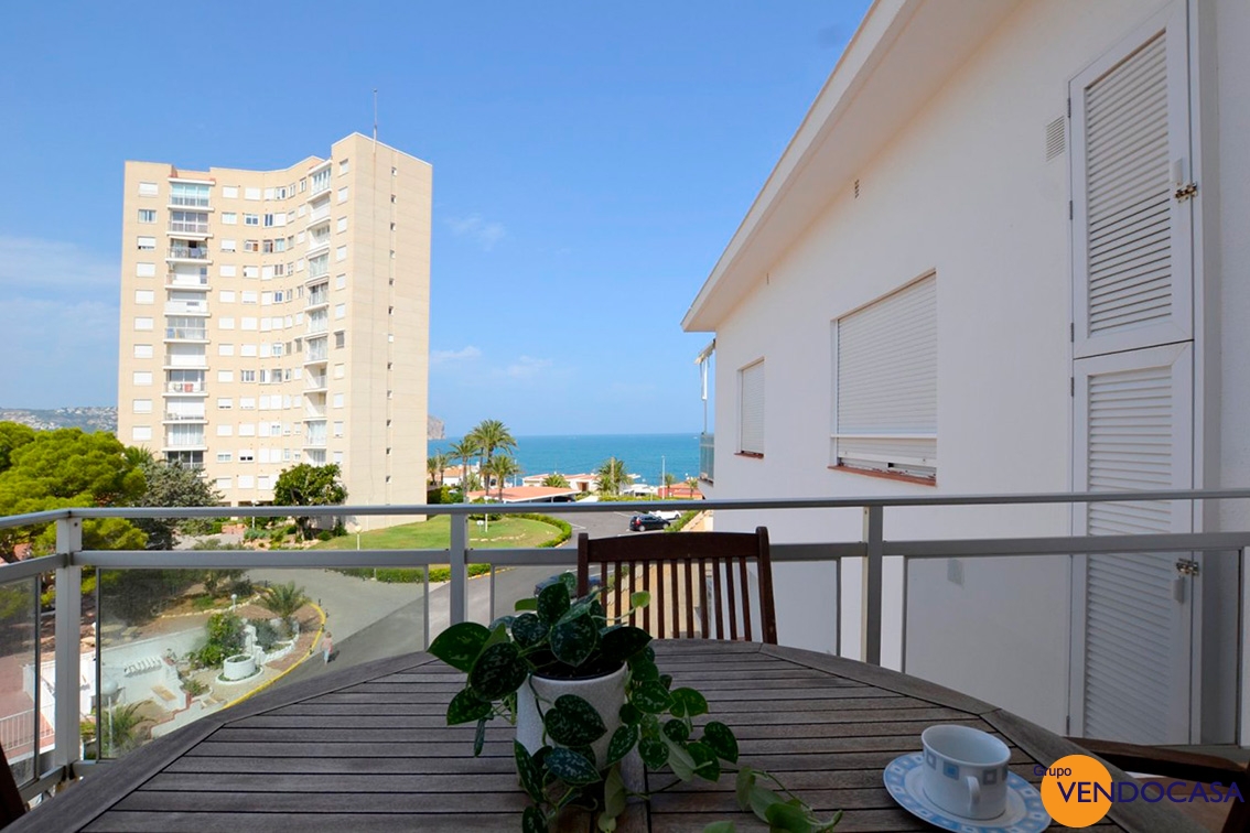 Nice 2 bedroom apartment with sea view title=