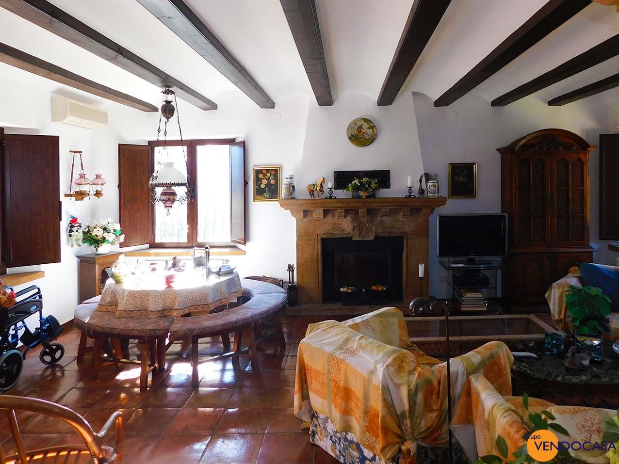 Traditional spacious villa at Tosalet