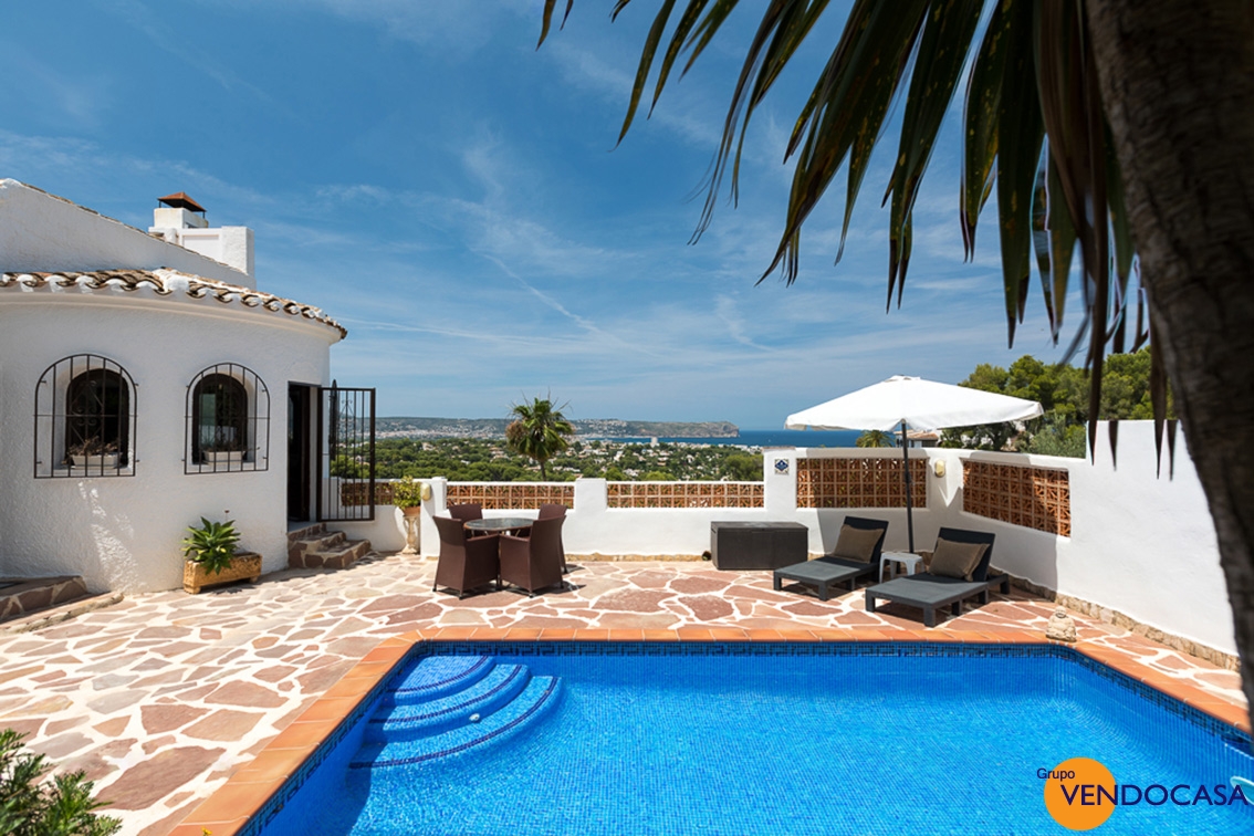 Large Villa with superb panoramic sea view