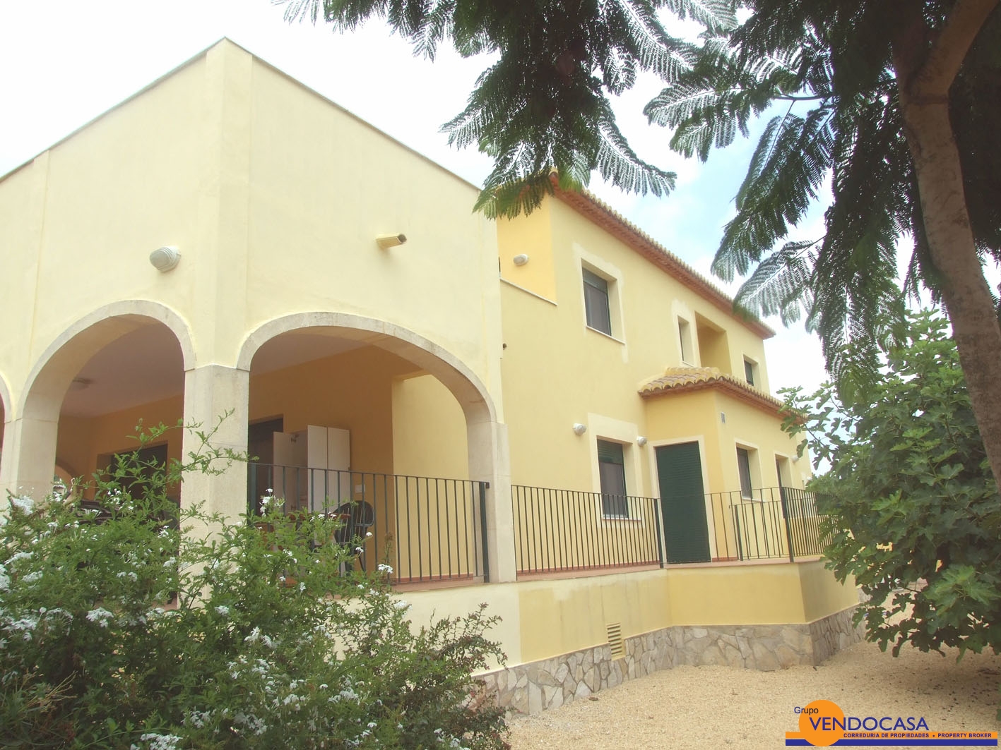 Great villa in Urb. Adsubia at a good price