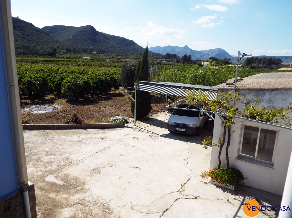 Nice well kept country villa in Pedreguer at a good price