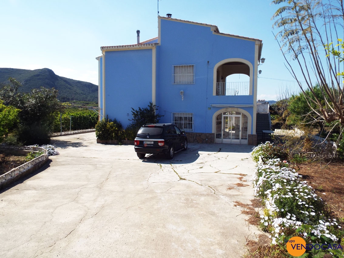 Nice well kept country villa in Pedreguer at a good price