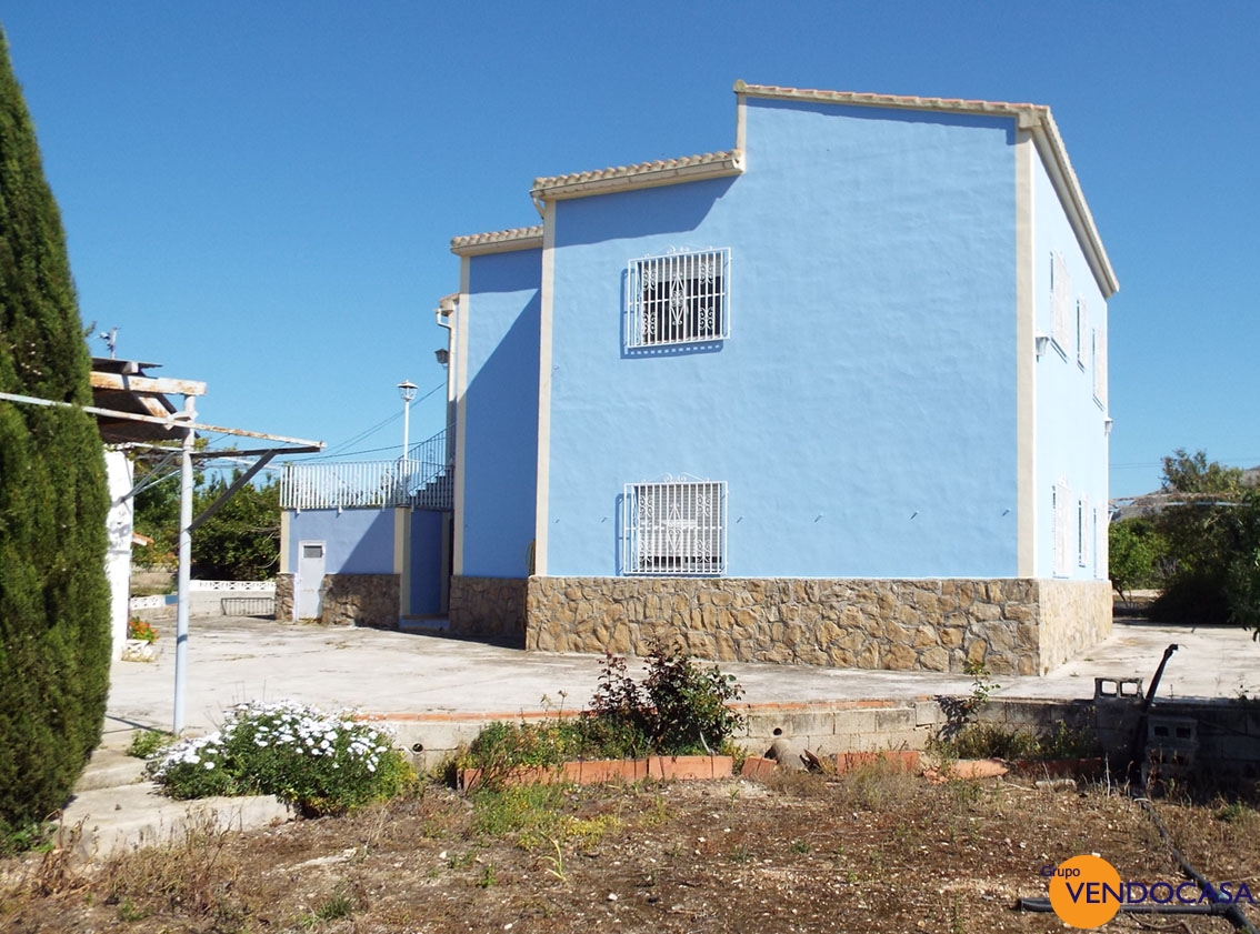 Nice well kept country villa in Pedreguer at a good price