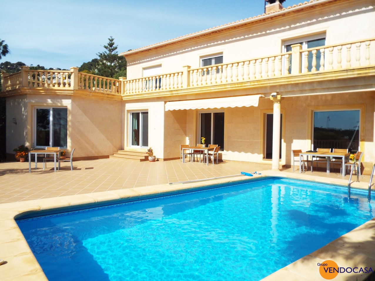Superb High quality villa with sea view title=