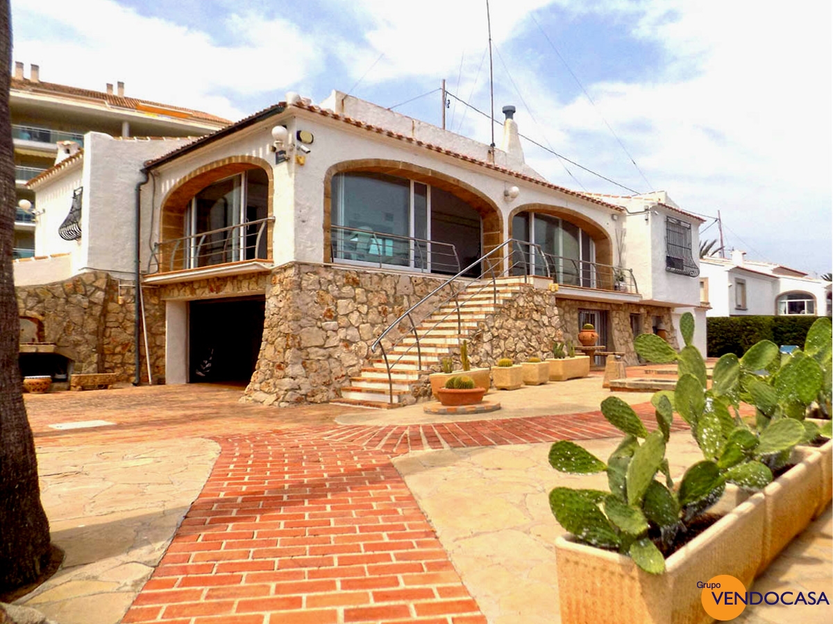 Frontline Villa 5 min walking to Arenal