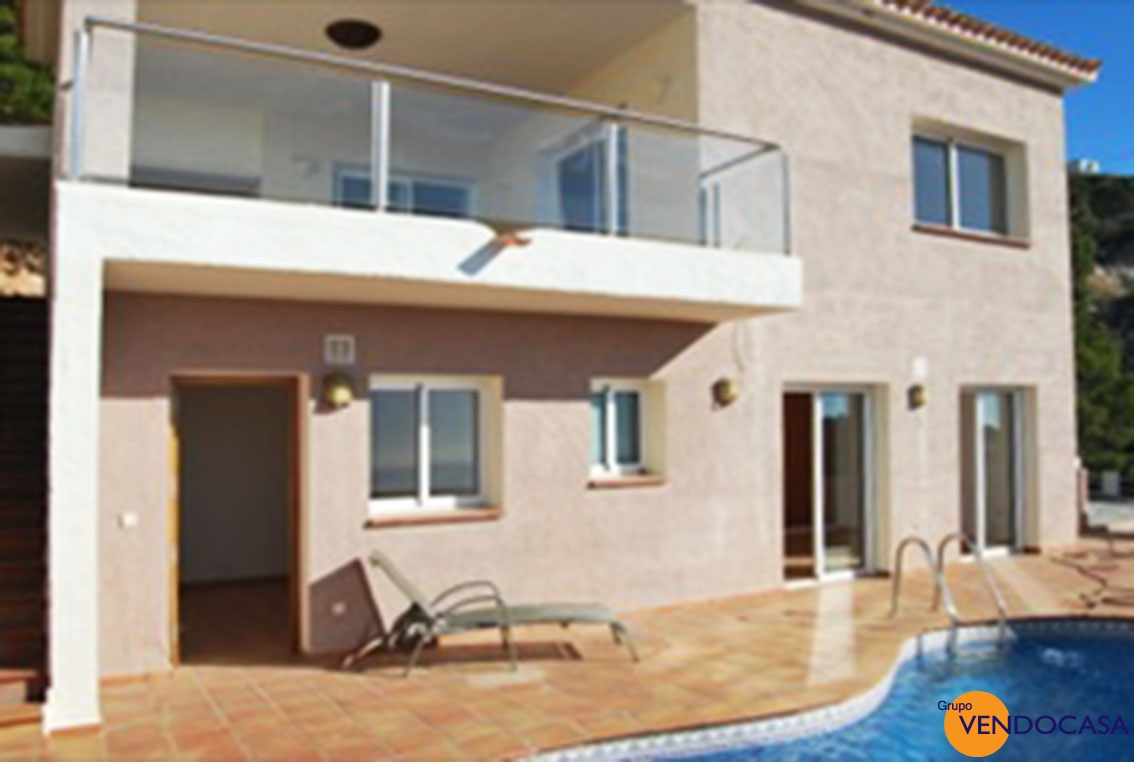 Nice modern villa with sea view title=