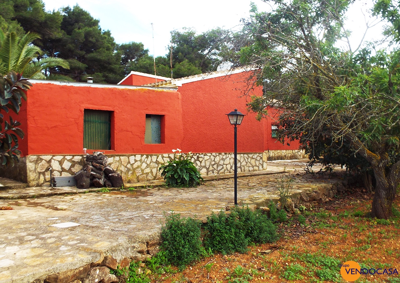 4 bedroom Villa on a large plot