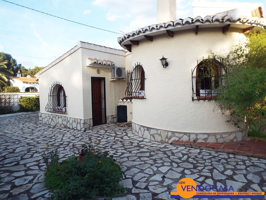 Nice villa with beautiful garden in Costa Nova