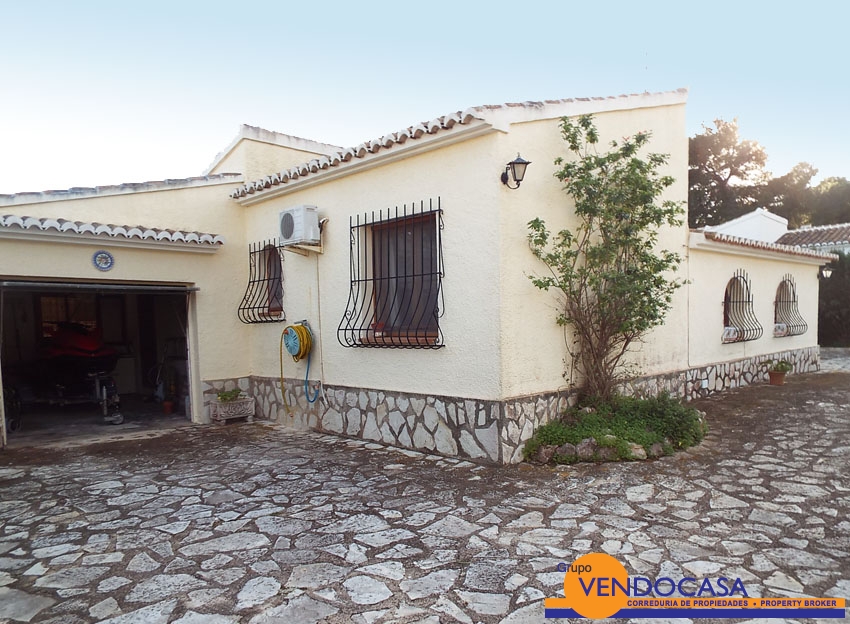 Nice villa with beautiful garden in Costa Nova