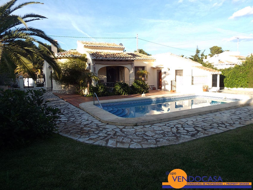 Nice villa with beautiful garden in Costa Nova