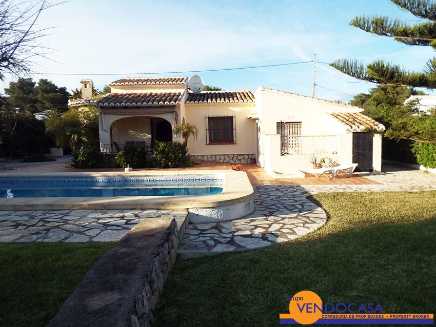 Nice villa with beautiful garden in Costa Nova