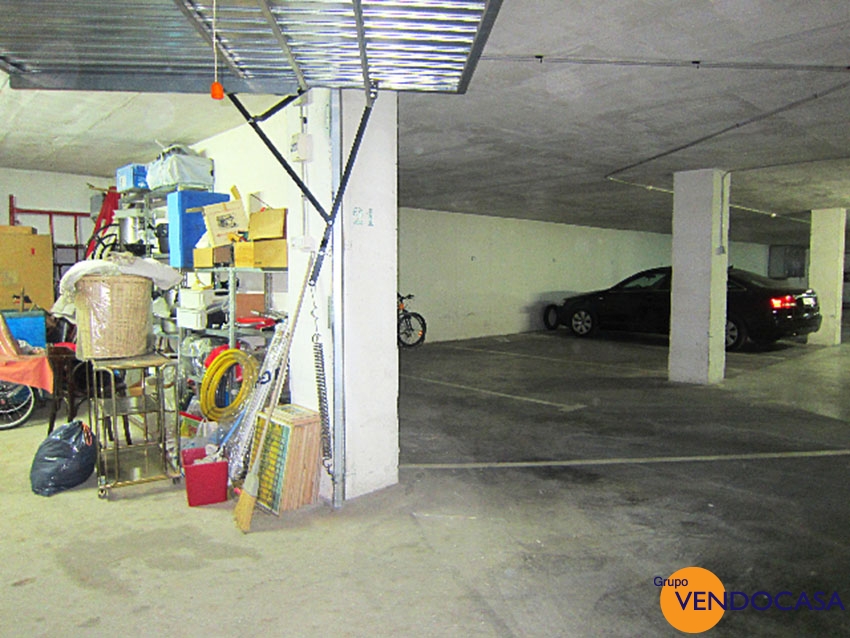 Huge Garage + parking top location