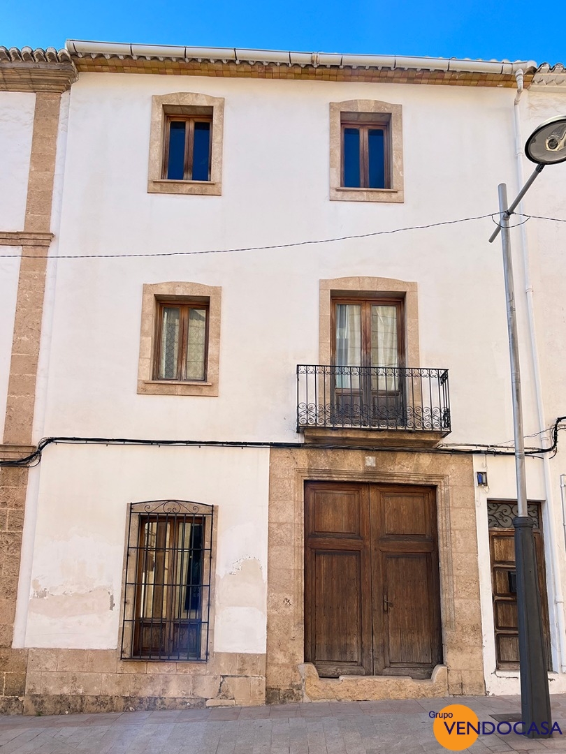 Spacious townhouse at  historic centre