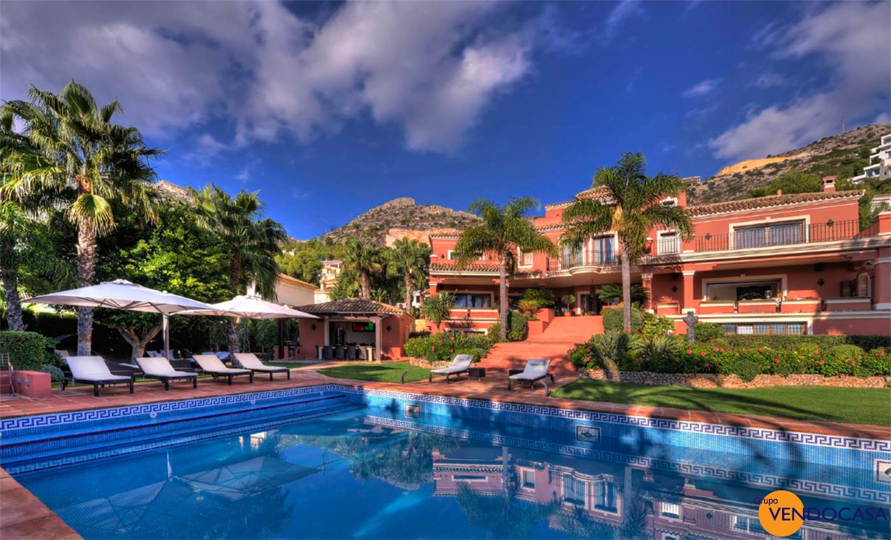 LUXURY VILLA AT ALTEA HILLS