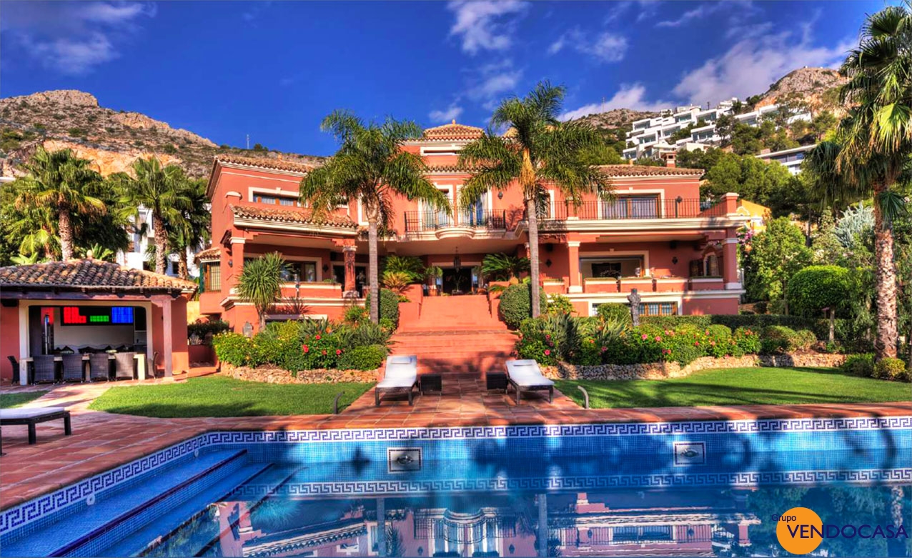 LUXURY VILLA AT ALTEA HILLS