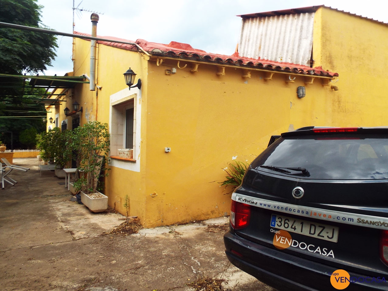 Very original Country house on a huge plot