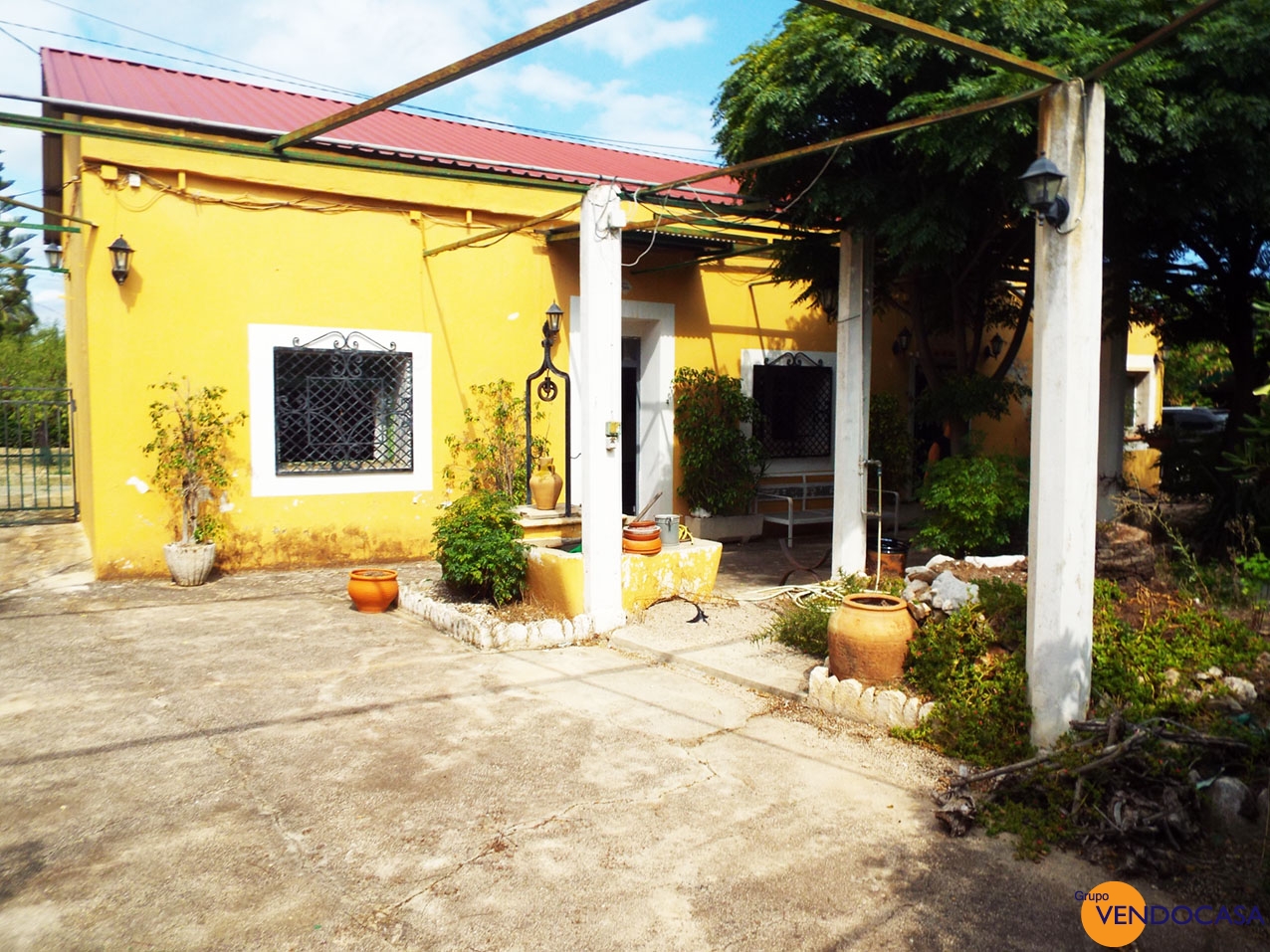 Very original Country house on a huge plot