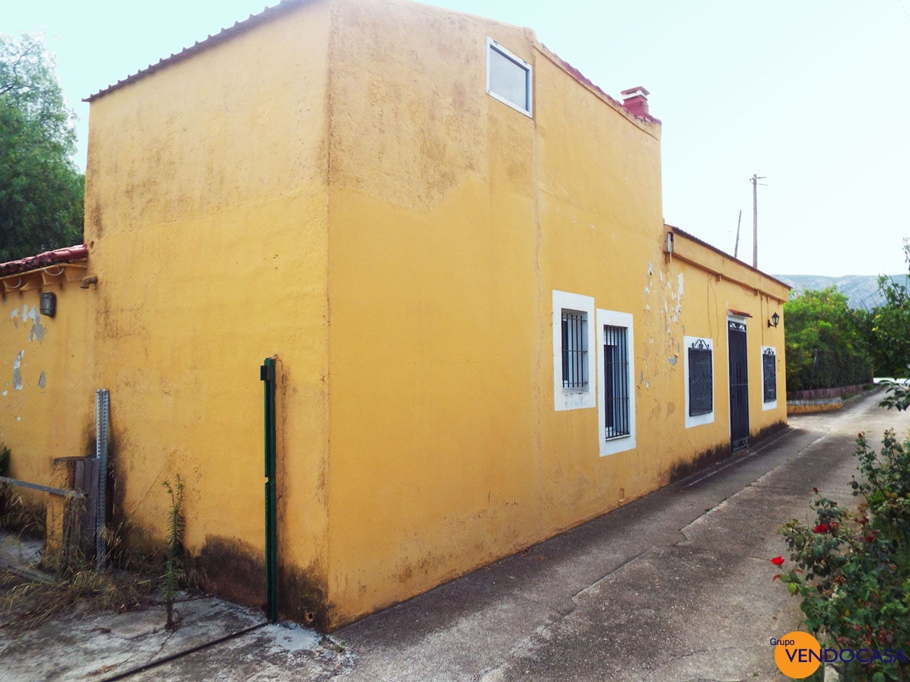 Very original Country house on a huge plot