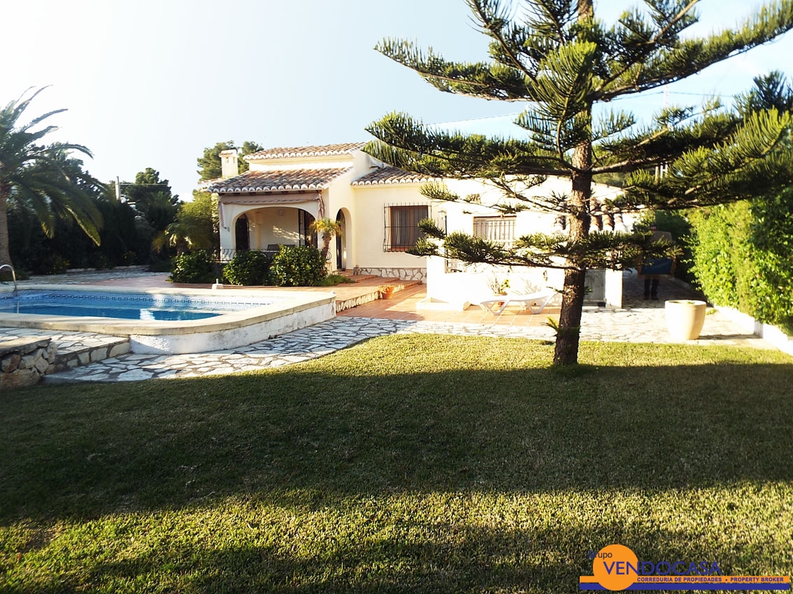 Nice villa with beautiful garden in Costa Nova