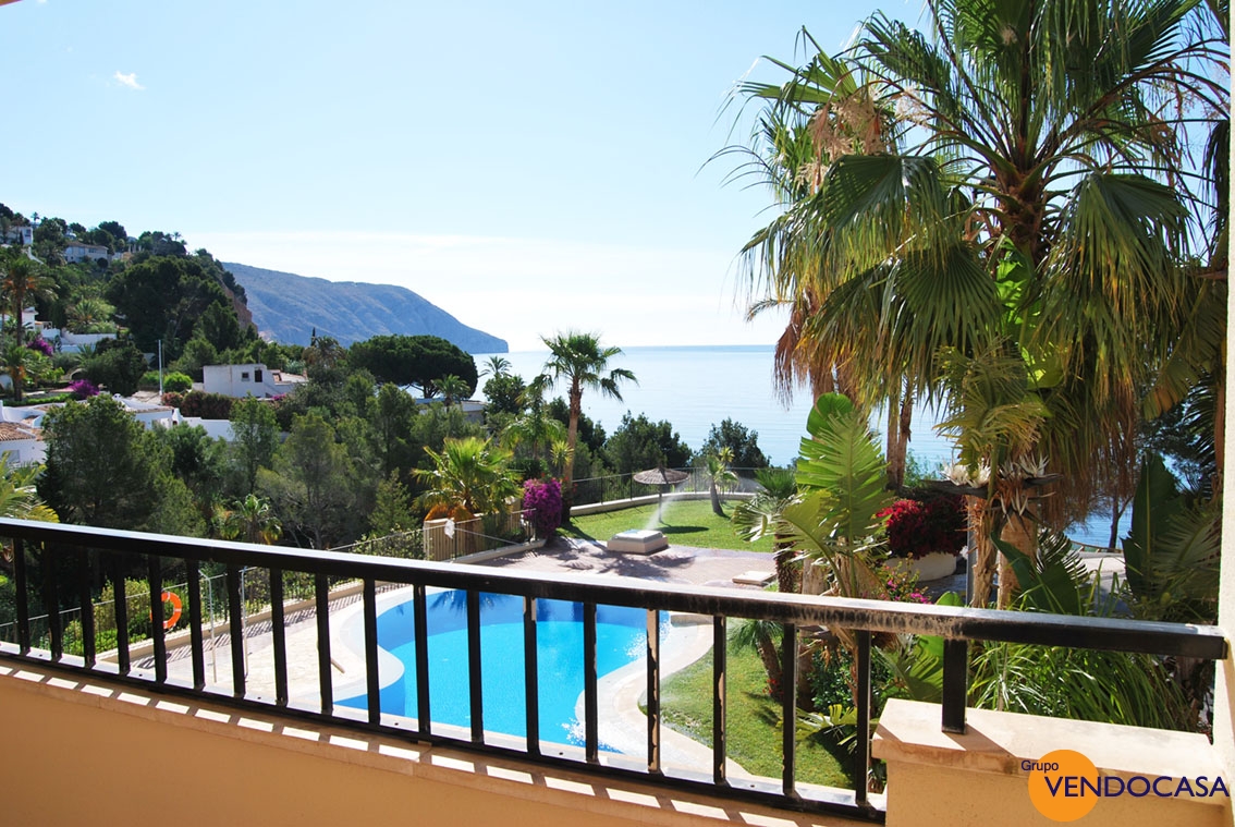 Front line sea luxury apartment at Isla de Altea title=