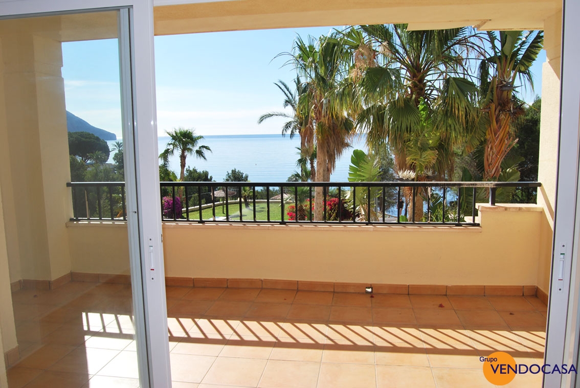 Front line sea luxury apartment at Isla de Altea