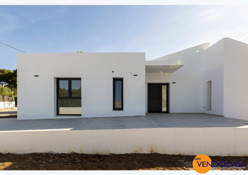 New build modern 3 bedroom villa