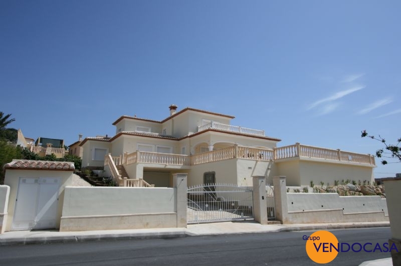 Superb 2 floors villa near the golf couse in javea