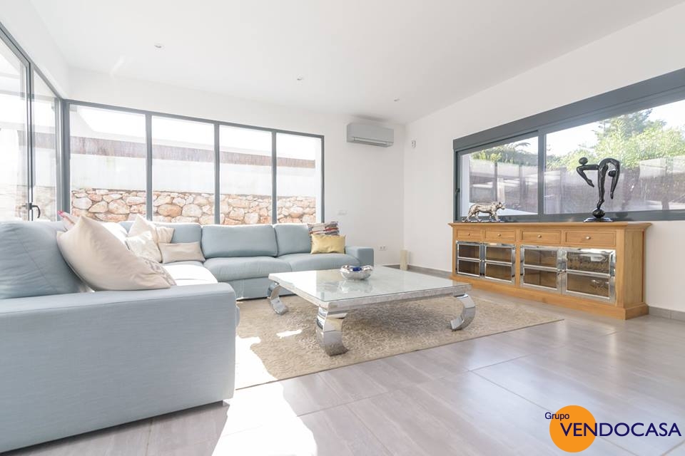 Beautifull Ibiza style on level villa