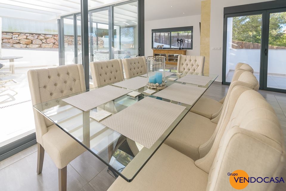 Beautifull Ibiza style on level villa