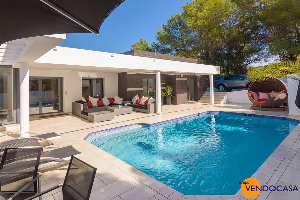 Beautifull Ibiza style on level villa