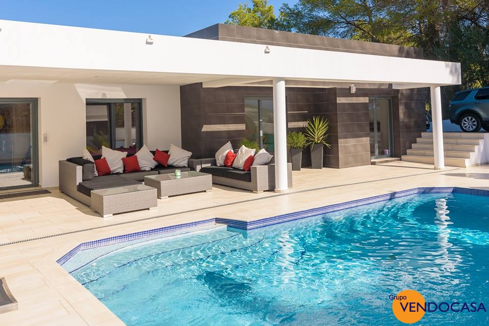 Beautifull Ibiza style on level villa