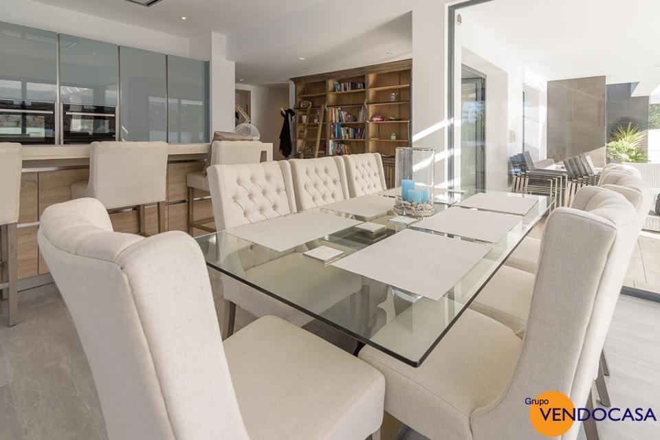 Beautifull Ibiza style on level villa
