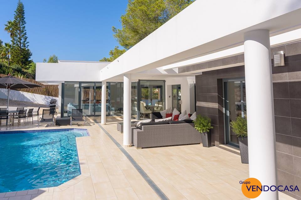 Beautifull Ibiza style on level villa