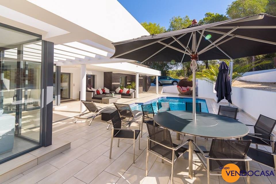 Beautifull Ibiza style on level villa