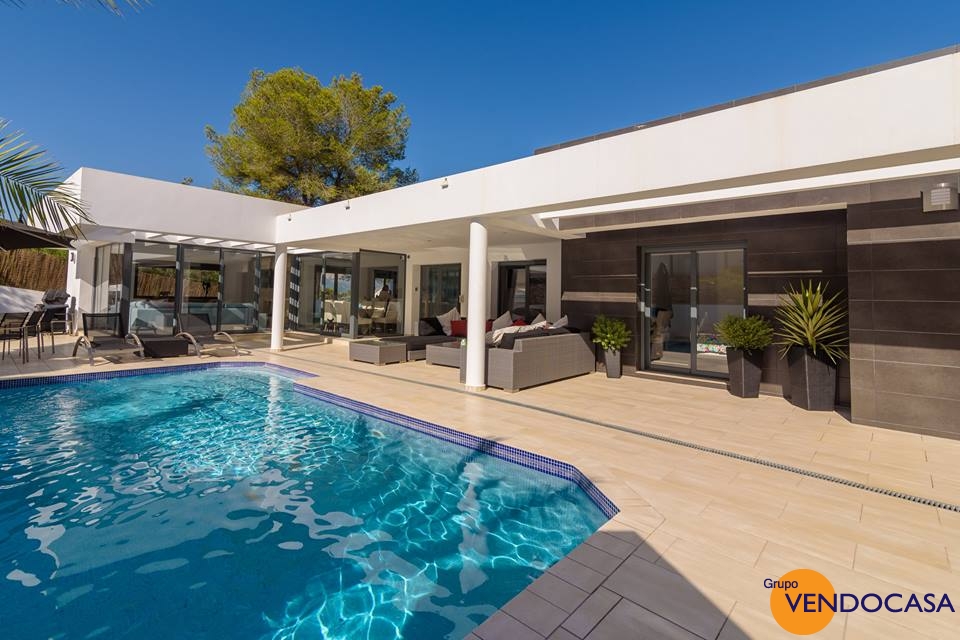Beautifull Ibiza style on level villa
