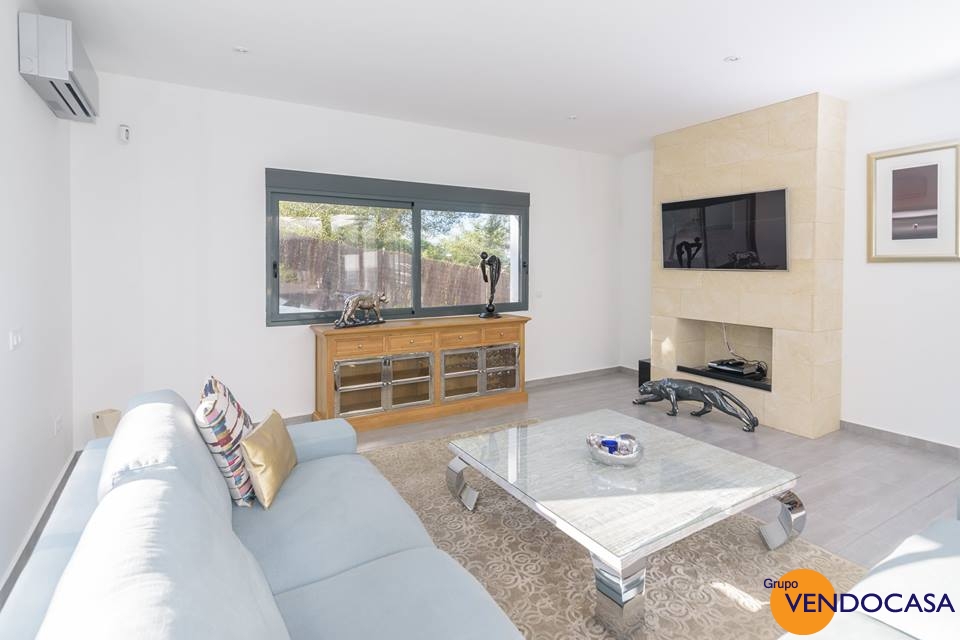 Beautifull Ibiza style on level villa