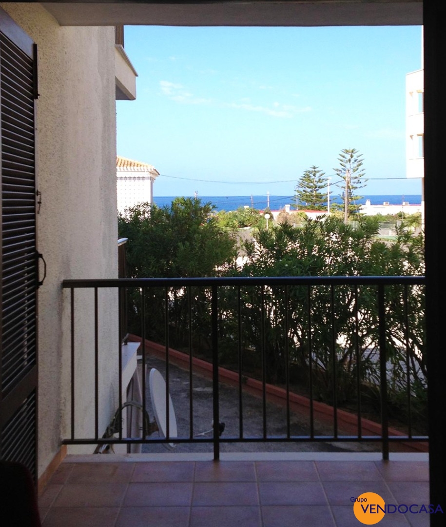 3 bedroom apartment with seaview title=