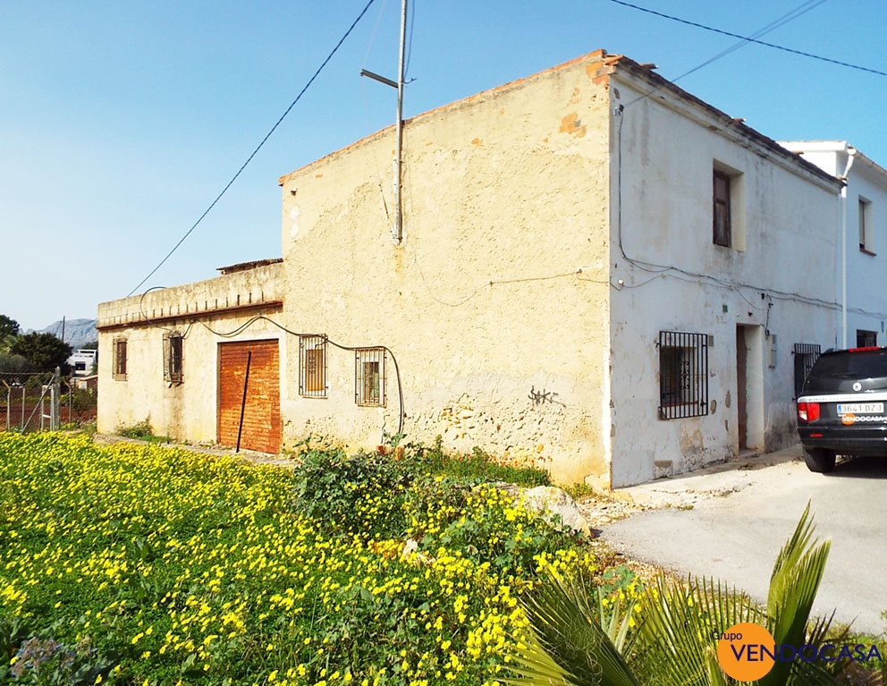 Nice country house to reform at La Jara