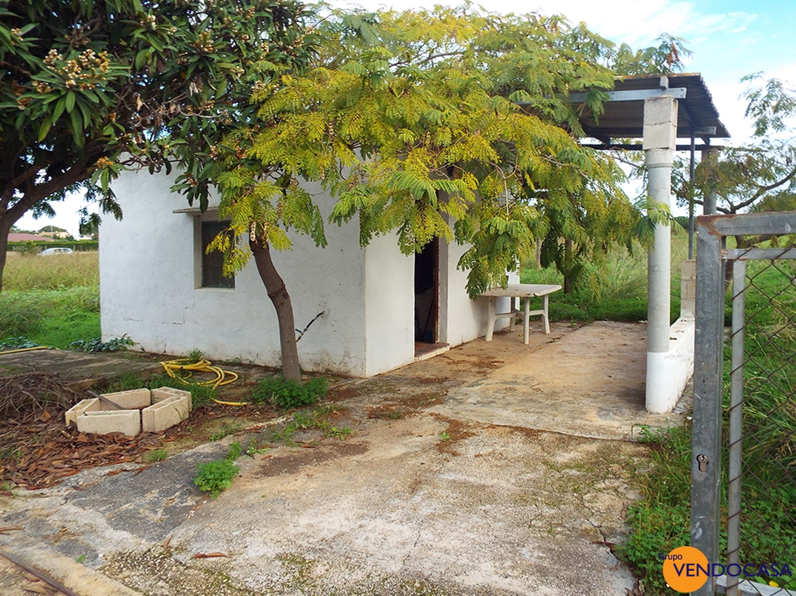 Large rustic plot in Denia