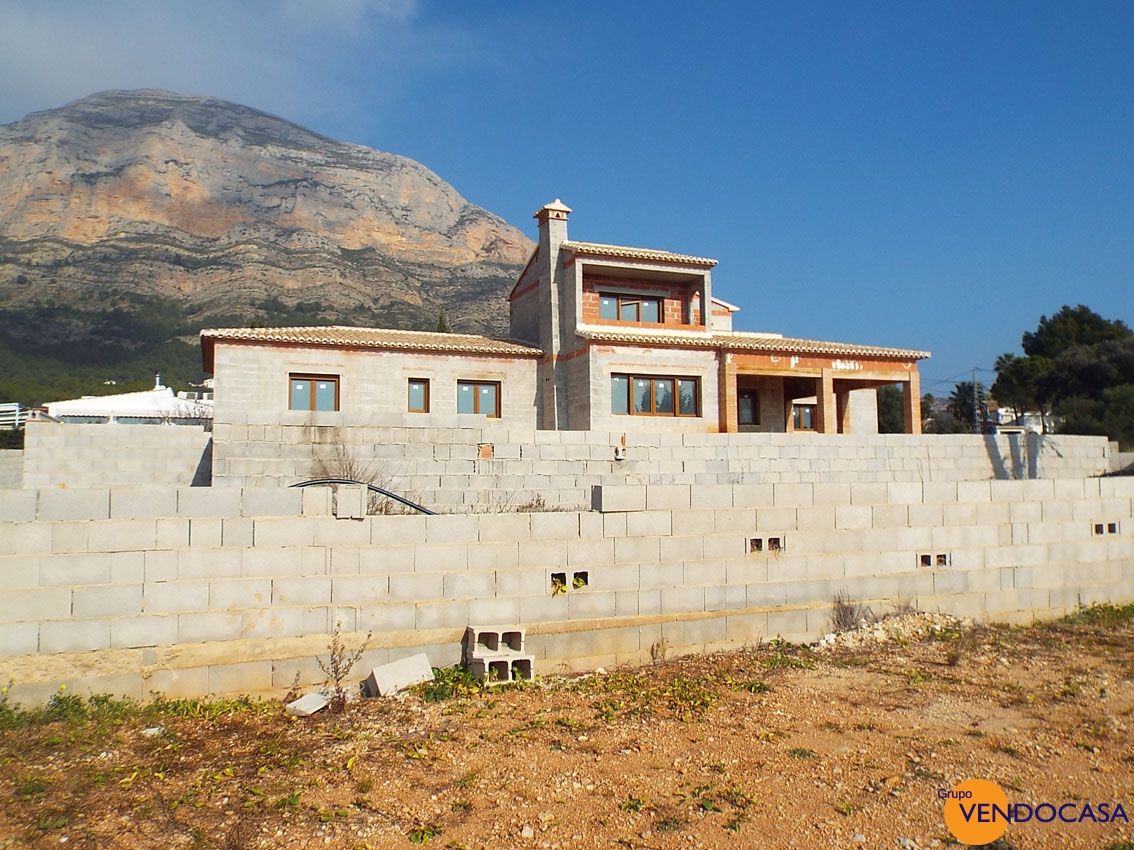 Southfacing Villa in construction at Montgo Valls