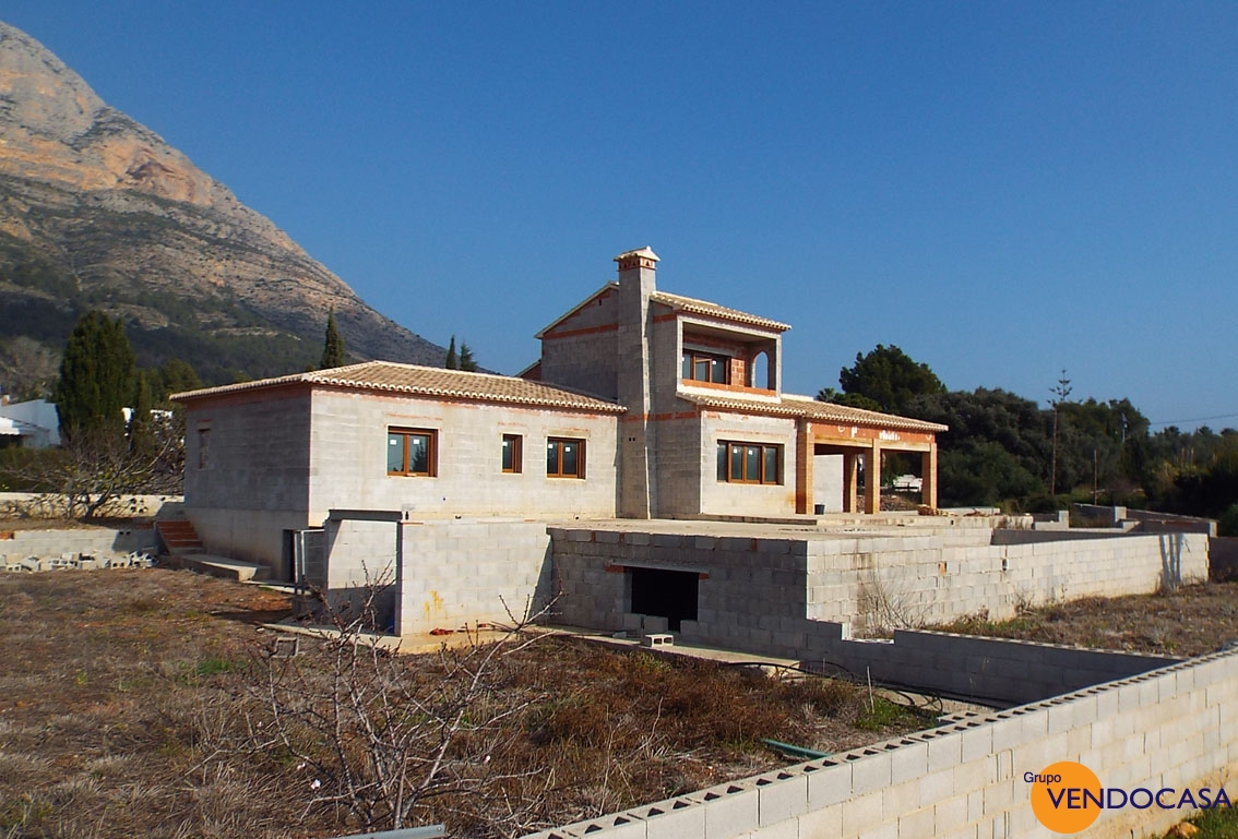 Southfacing Villa in construction at Montgo Valls
