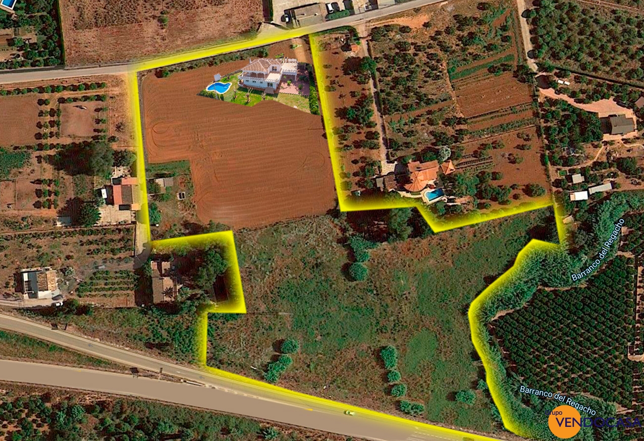 Large rustic plot in Denia title=