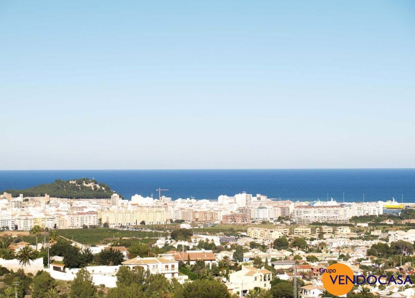  1135 M2 building plot with  superb sea view