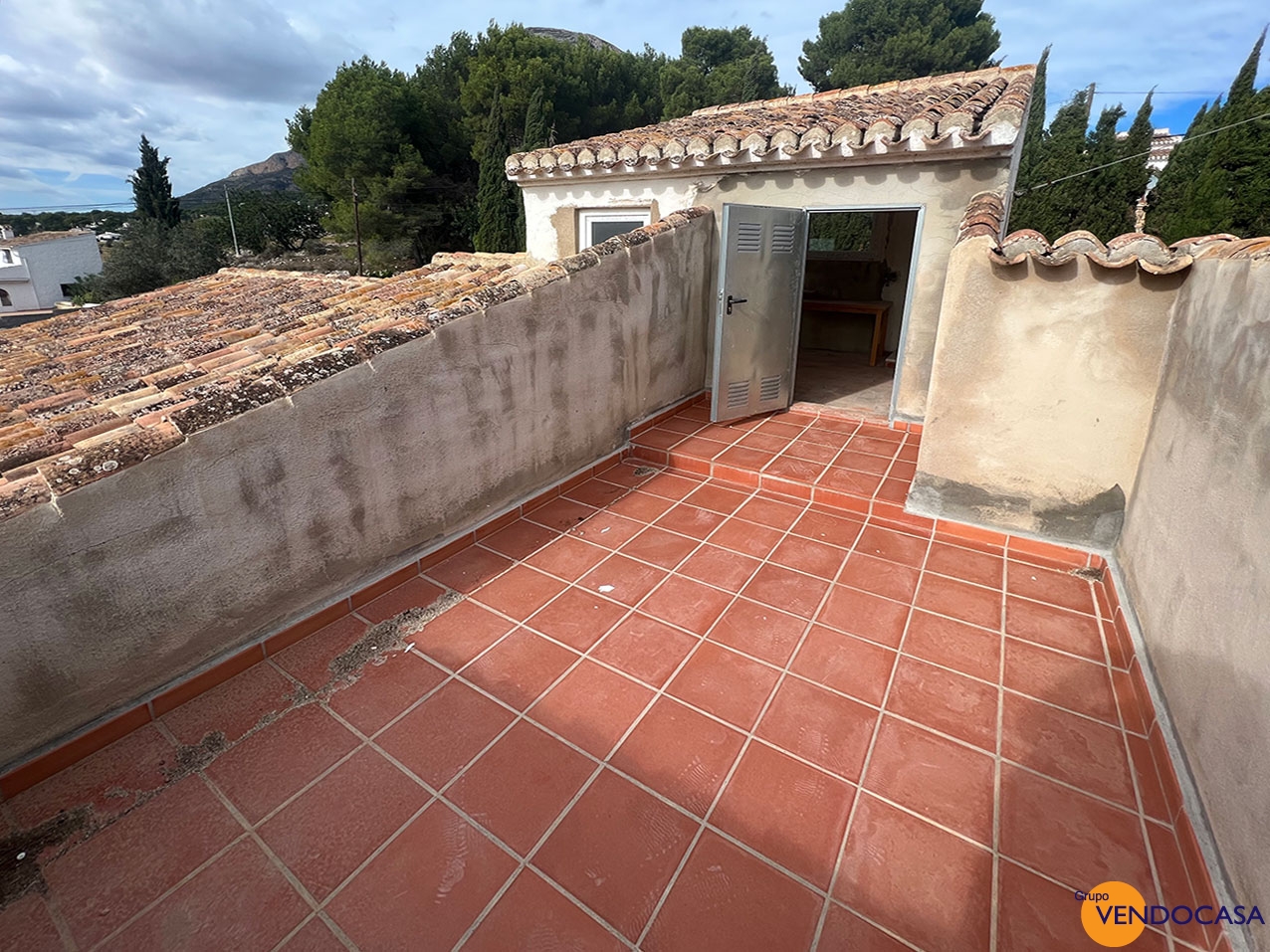 Nice villa with pool to reform